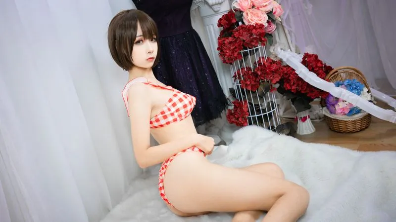 [Momoko葵葵] [10P - 154MB] 翠之海 - 空音