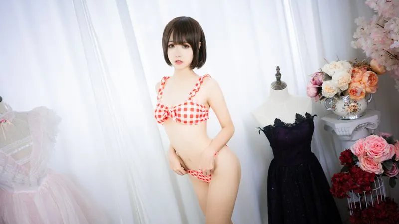 [Momoko葵葵] [10P - 154MB] 翠之海 - 空音