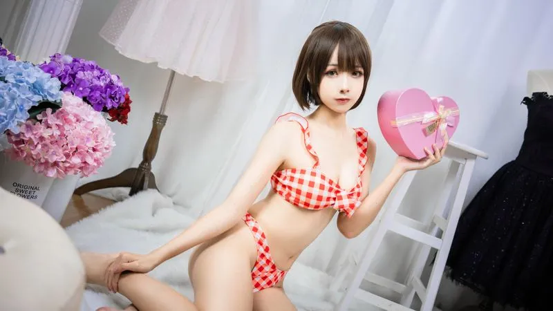 [Momoko葵葵] [10P - 154MB] 翠之海 - 空音